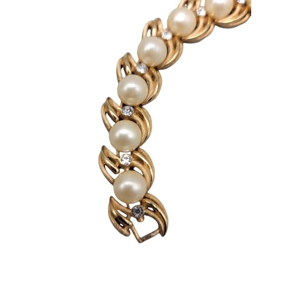 Crown Trifari Faux Pearl Swirl Bracelet 6.5" Gold Tone Setting Rhinestone Accent - Picture 12 of 14